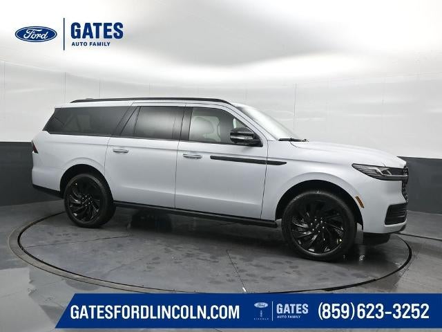 Crystal White Metallic Clearcoat 2026 Lincoln Navigator SUV / Crossover Four-Wheel Drive Automatic