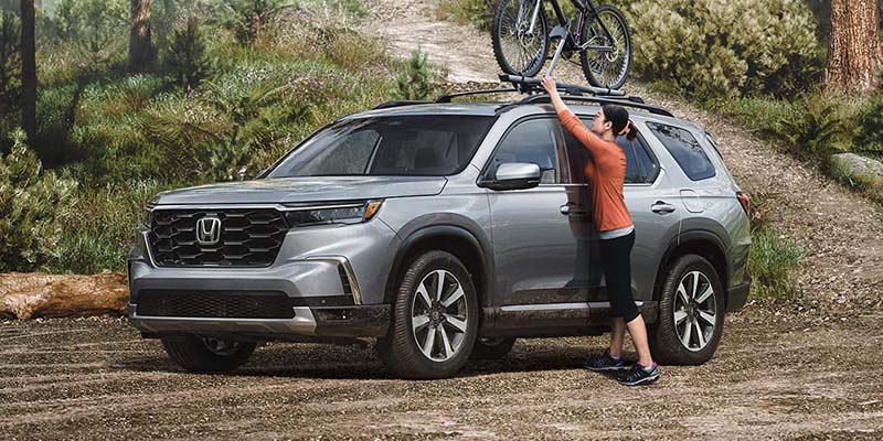 2023 Honda Pilot Carrying Bike on Roof