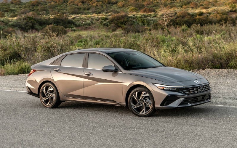 Does the 2026 Hyundai Elantra include a spare tire for Detroit, MI drivers?