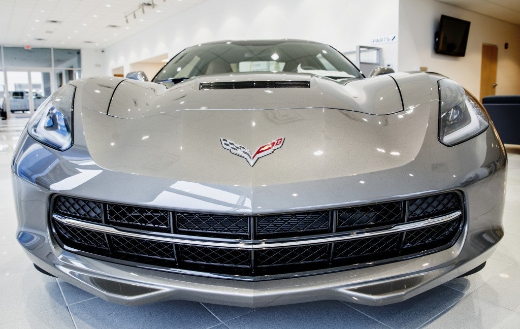 A hood air extractor allows flow of air through the front grill and over the radiator for optimal air flow, reducing front-end lift, increasing downforce, and improving handling at high speeds.