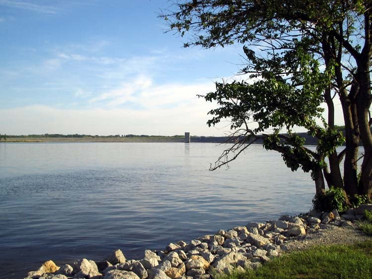An image of the lake at Buck Creek State Park.