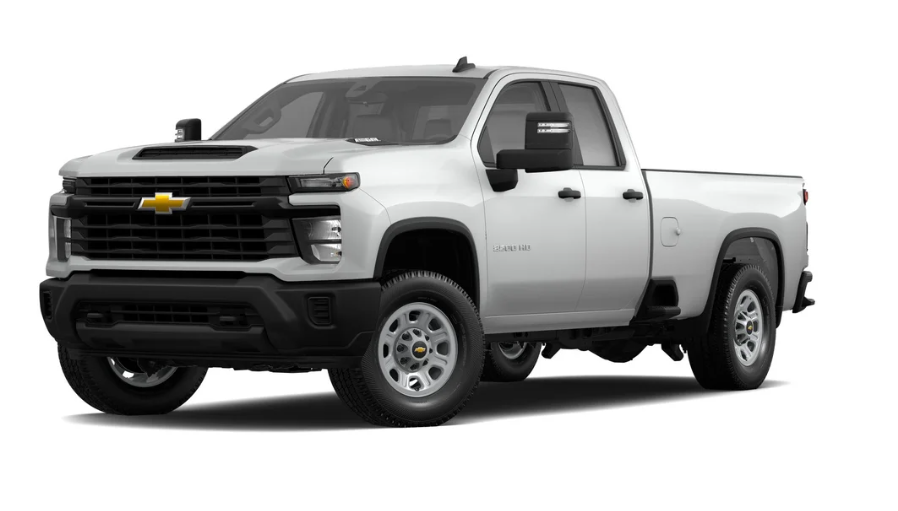 A white 2024 Chevy Silverado 3500 HD in Pataskala, OH.