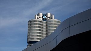 P90251941_highRes_bmw-welt-and-bmw-gro-teaser