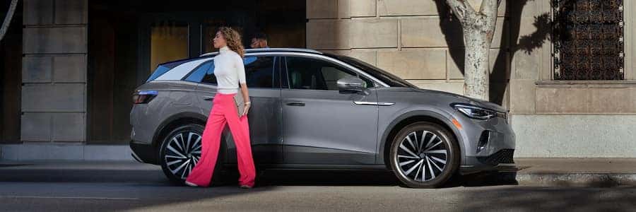 woman parking ID.4