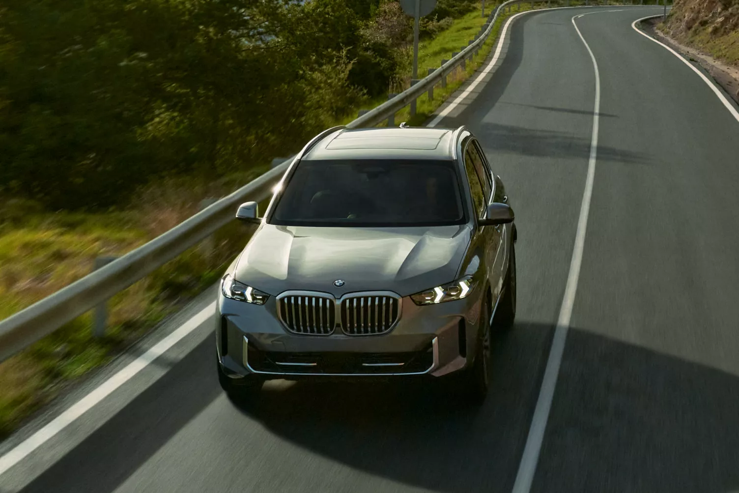 BMW-MY26-X5-DI22_000115561-retouched_3to2