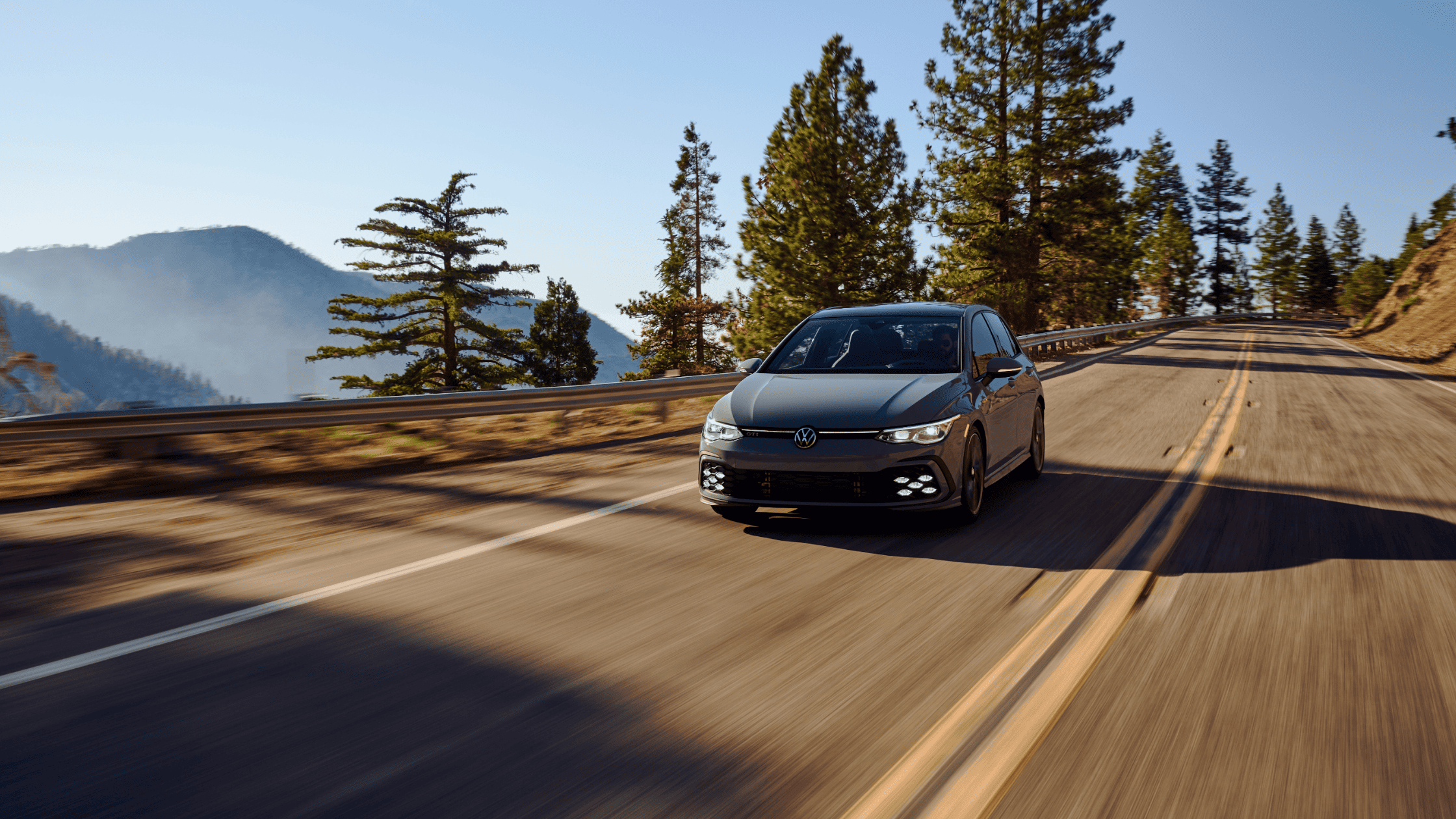 2024 Volkswagen Golf GTI (2)