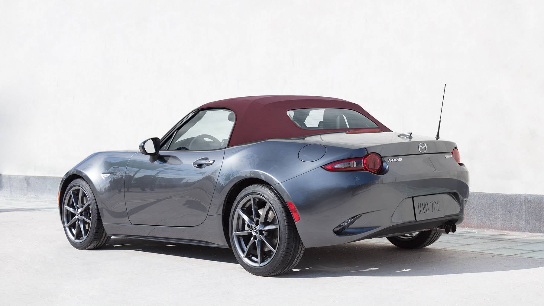 2018-mazda-mx-5-miata-sports-car