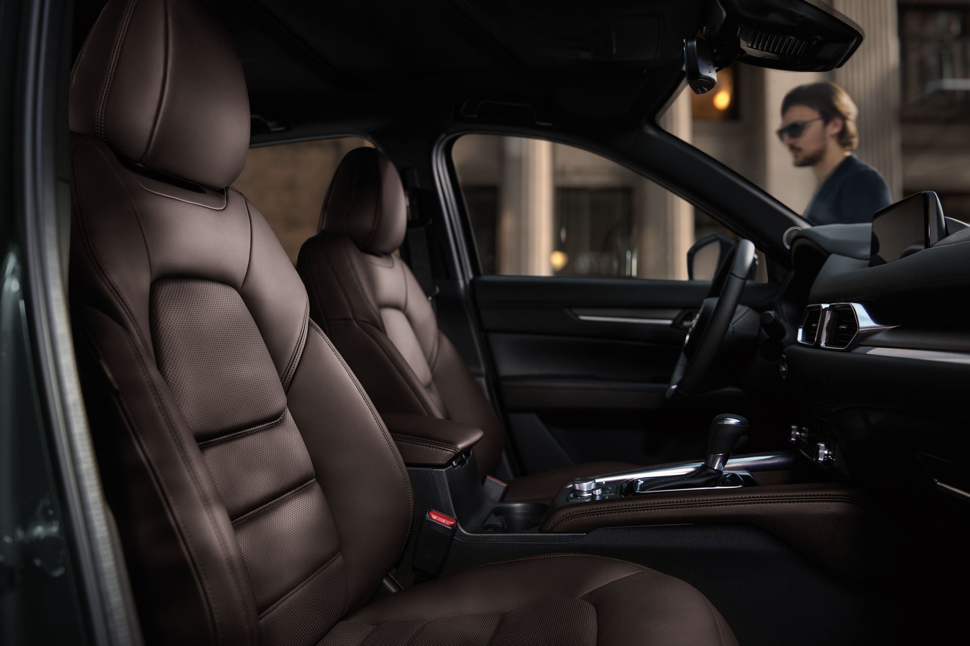 MY19_CX5_Brochure_Interior_006_PG_14_15_R6