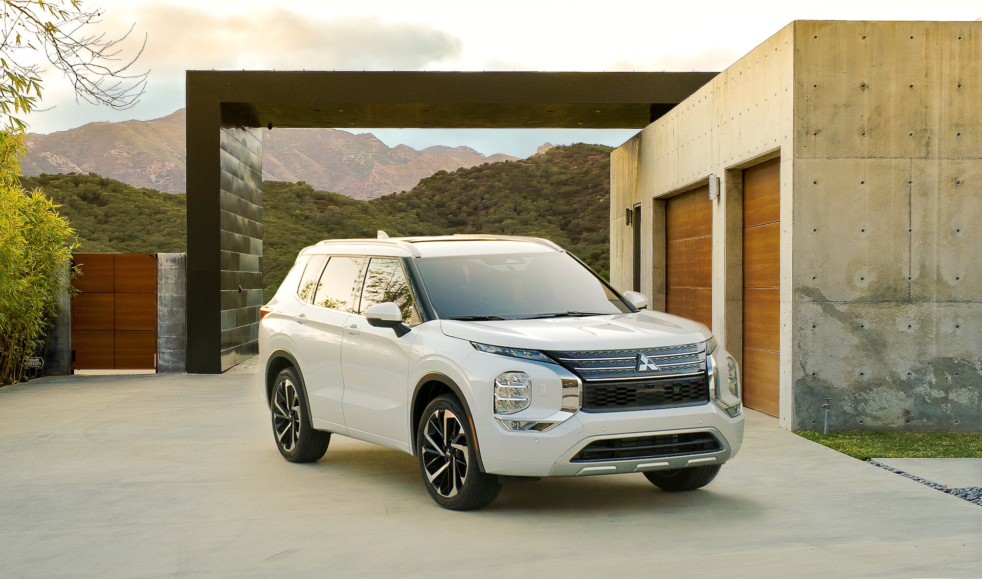 2022 Mitsubishi Outlander Review, Ratings, Specs, Prices, and Photos - The Car Connection