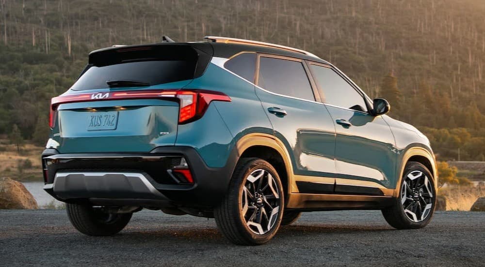 A green 2026 Kia Seltos parked offroad.