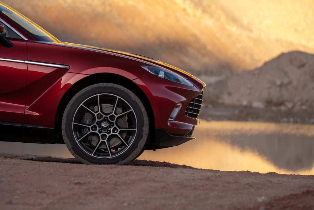Aston_Martin_DBX25-jpg