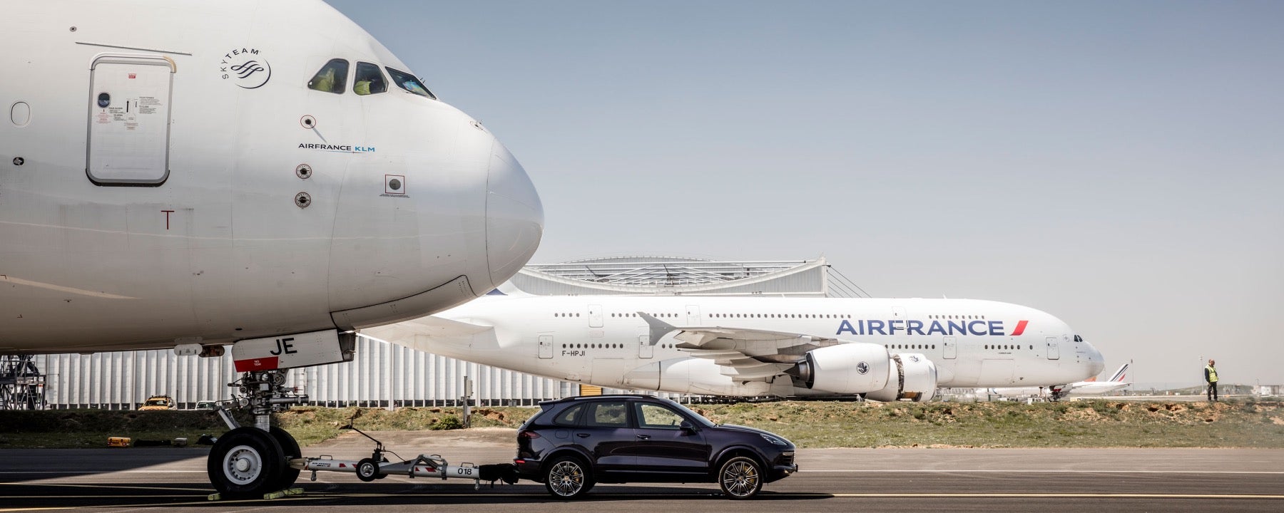 Porsche Cayenne Plane