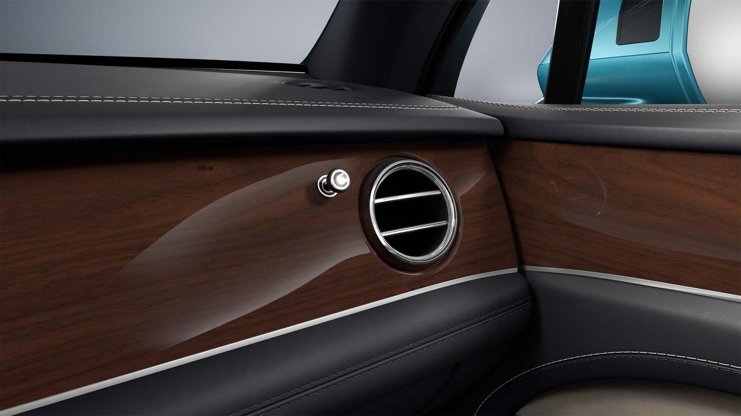 Crown Cut Walnut veneer and air vent in the Bentley Bentayga EWB