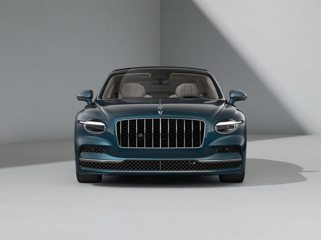 Front view of the Flying Spur Azure with chrome grille