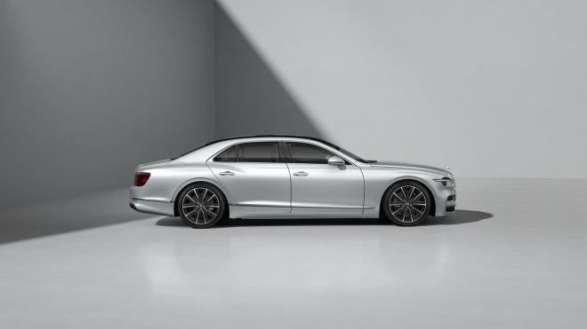 Side profile of the Bentley Flying Spur in Moonbeam