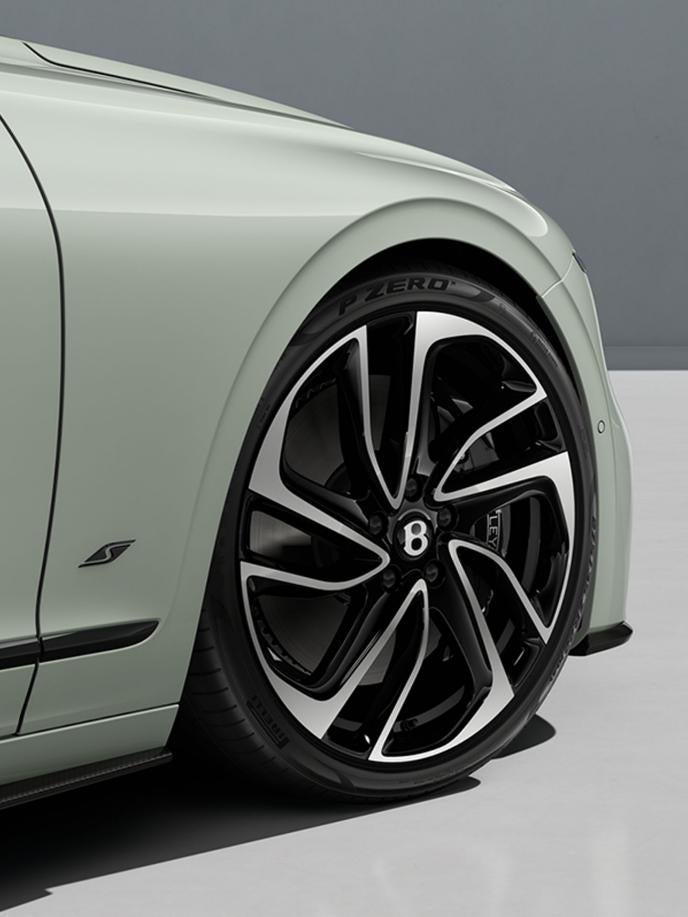 Flying Spur S 22-inch Ten Swept Spoke Black and Machined wheel