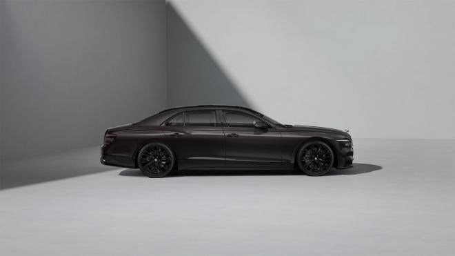 Side profile of the Flying Spur Speed in Black Velvet