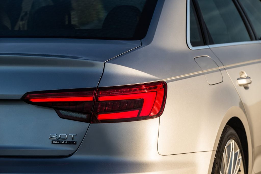 news-2017-audi-a4-l-10