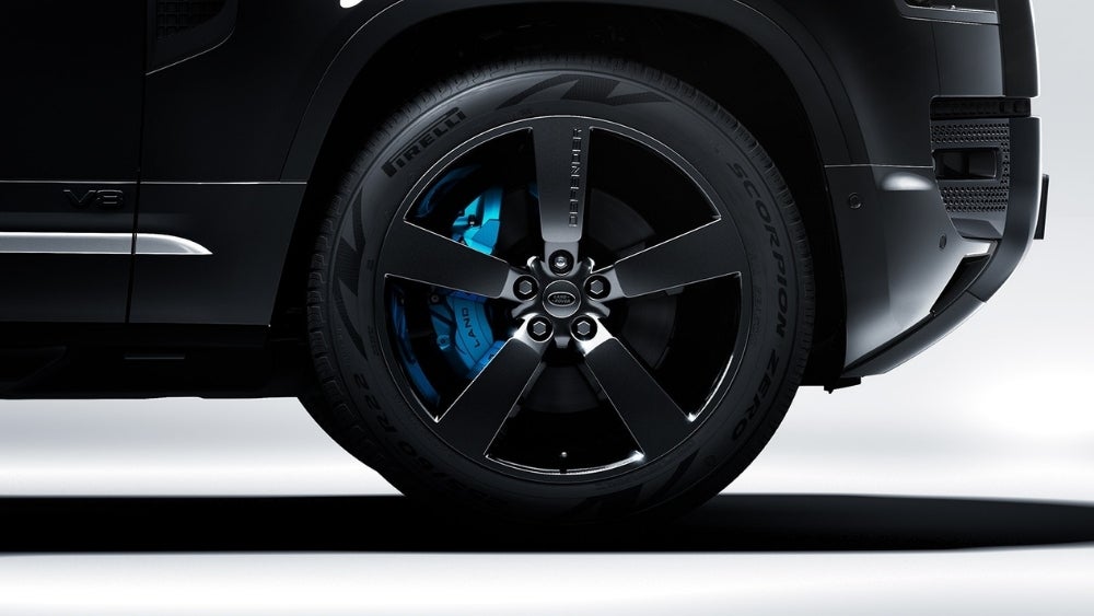 Land Rover Defender V8 Bond Edition Tires
