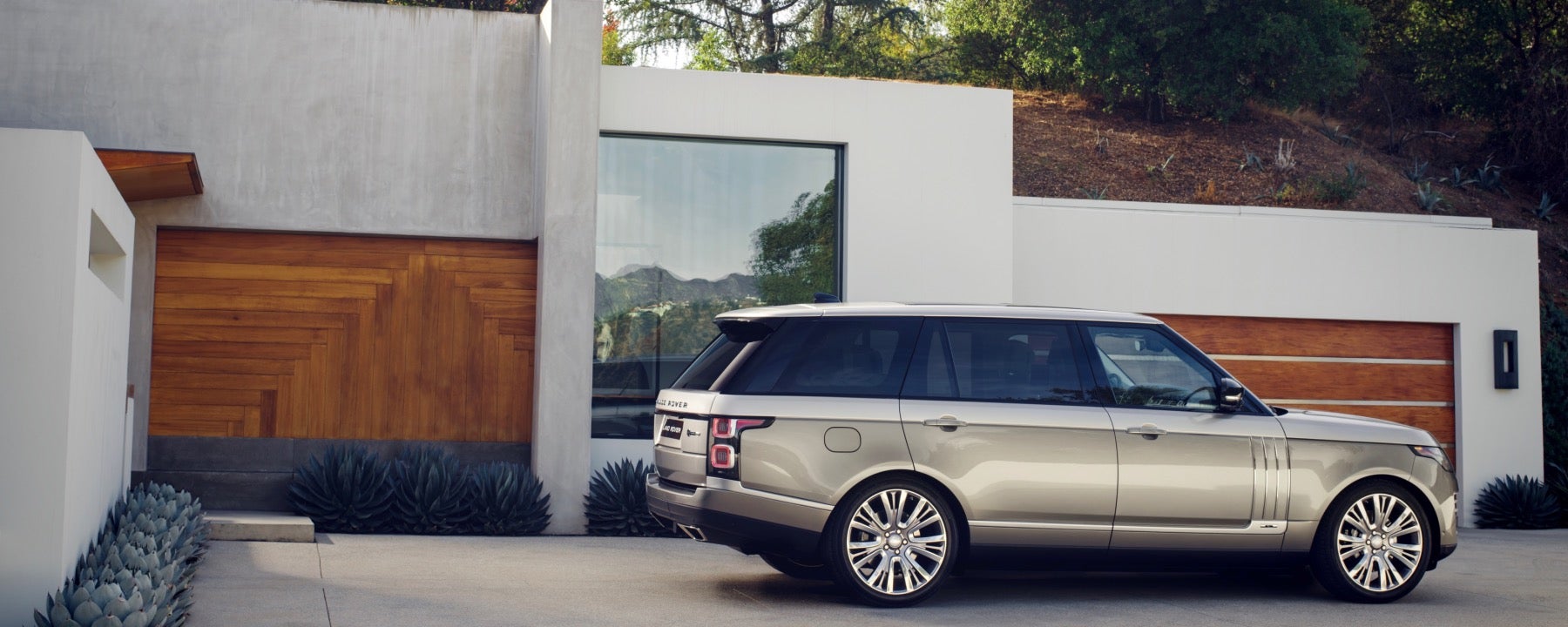 Land Rover Feature