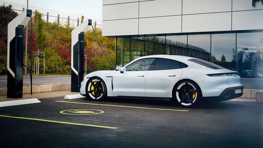 Porsche Taycan vs Tesla