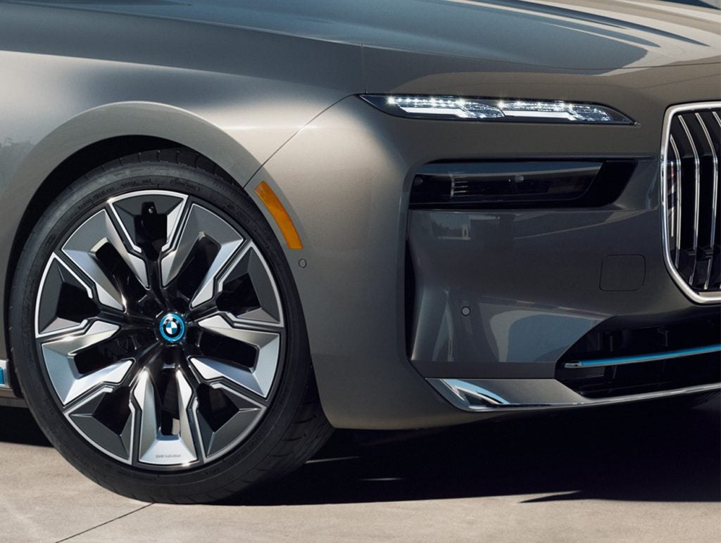 BMW i7's wheels