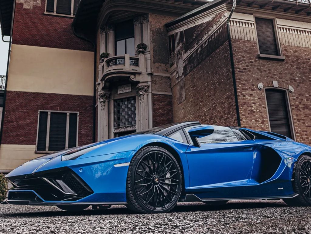 lamborghini_aventador side