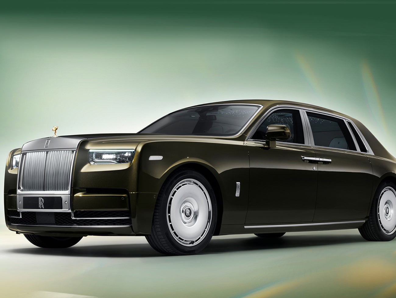 Rolls-Royce_0005_Phantom-II-Ext-Discover-Full-Shot-1