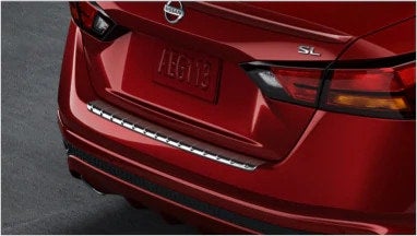 Rear bumper of a vehicle equipped with Nissan parts