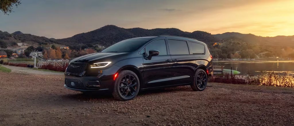 Chrysler hybrid models, Chrysler hybrid vehicles, hybrid Chrysler cars, Chrysler plug-in hybrid, Chrysler Pacifica hybrid, Chrysler hybrid SUV Chrysler Pacifica plug-in hybrid review Chrysler hybrid lineup
