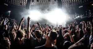 A lively audience at a concert | Gunther Kia
