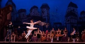 Ballet dancer on stage during a performance in a pink tutu | Gunther Kia