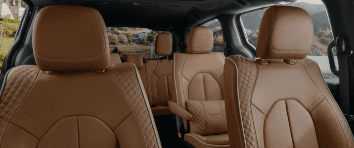 2025 Chrysler Pacifica interior seating and cargo configuration