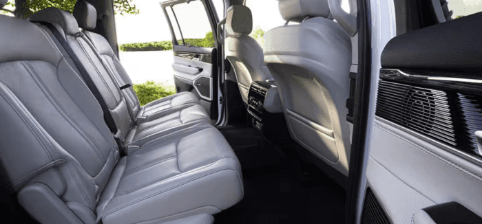 2025 Jeep Wagoneer passenger space
