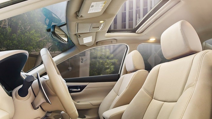 2017-Nissan-Altima-Moonroof