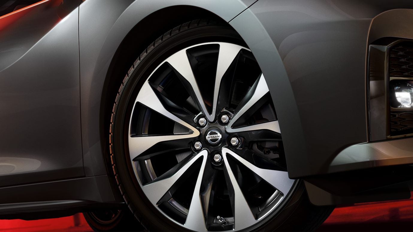 Nissan-tire-and-wheel