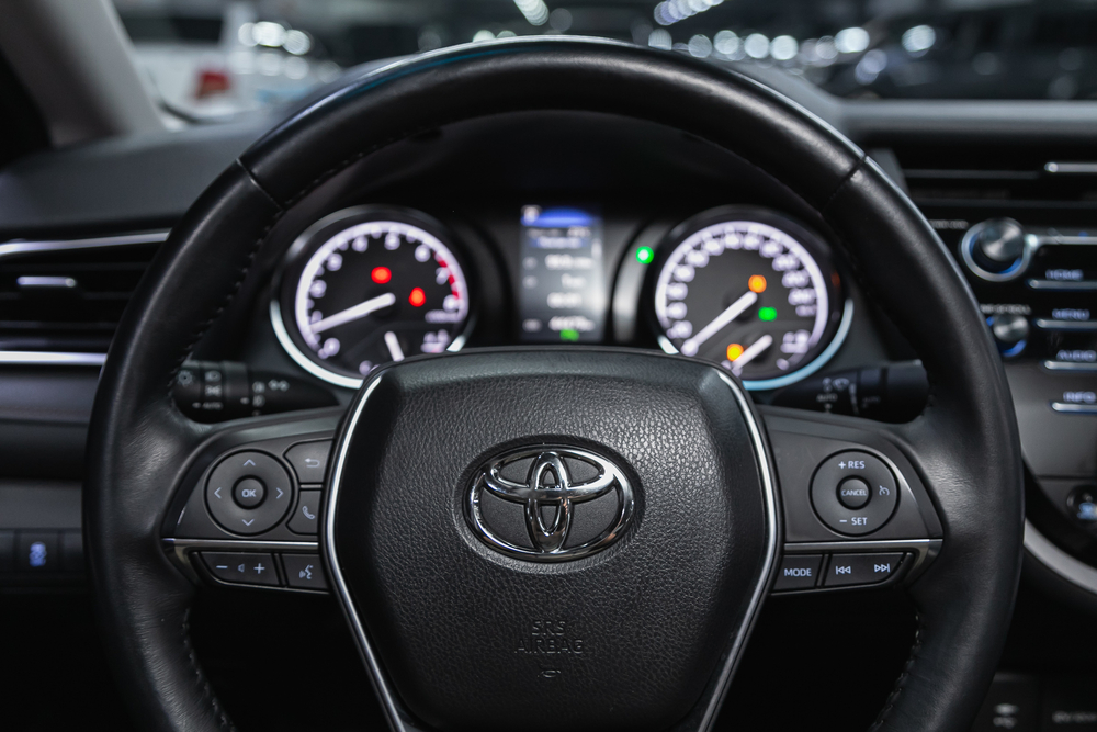 Should_You_Get_the_2020_Toyota_Camry_or_the_Toyota_Camry_Hybrid_637419144719612115