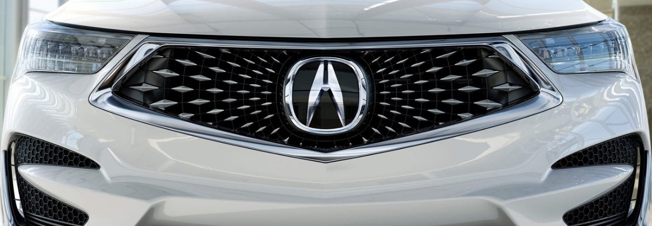 The grill of a white 2019 Acura RDX.