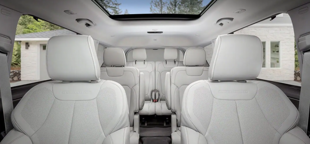 Grand Cherokee L Interior