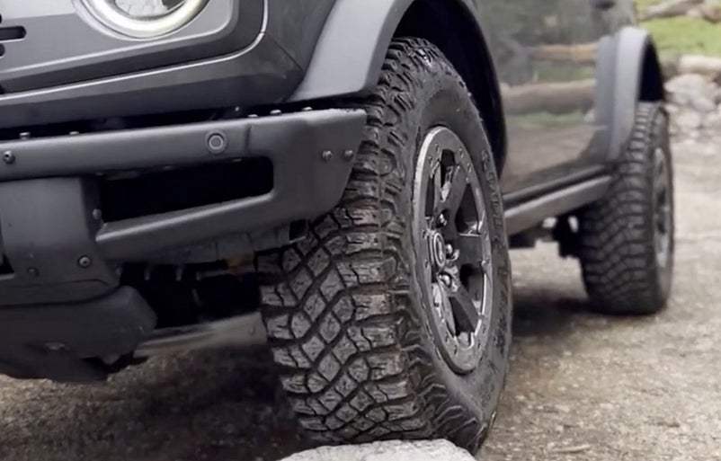 43.2° Approach. 29° Breakover. 37.2° Departure.