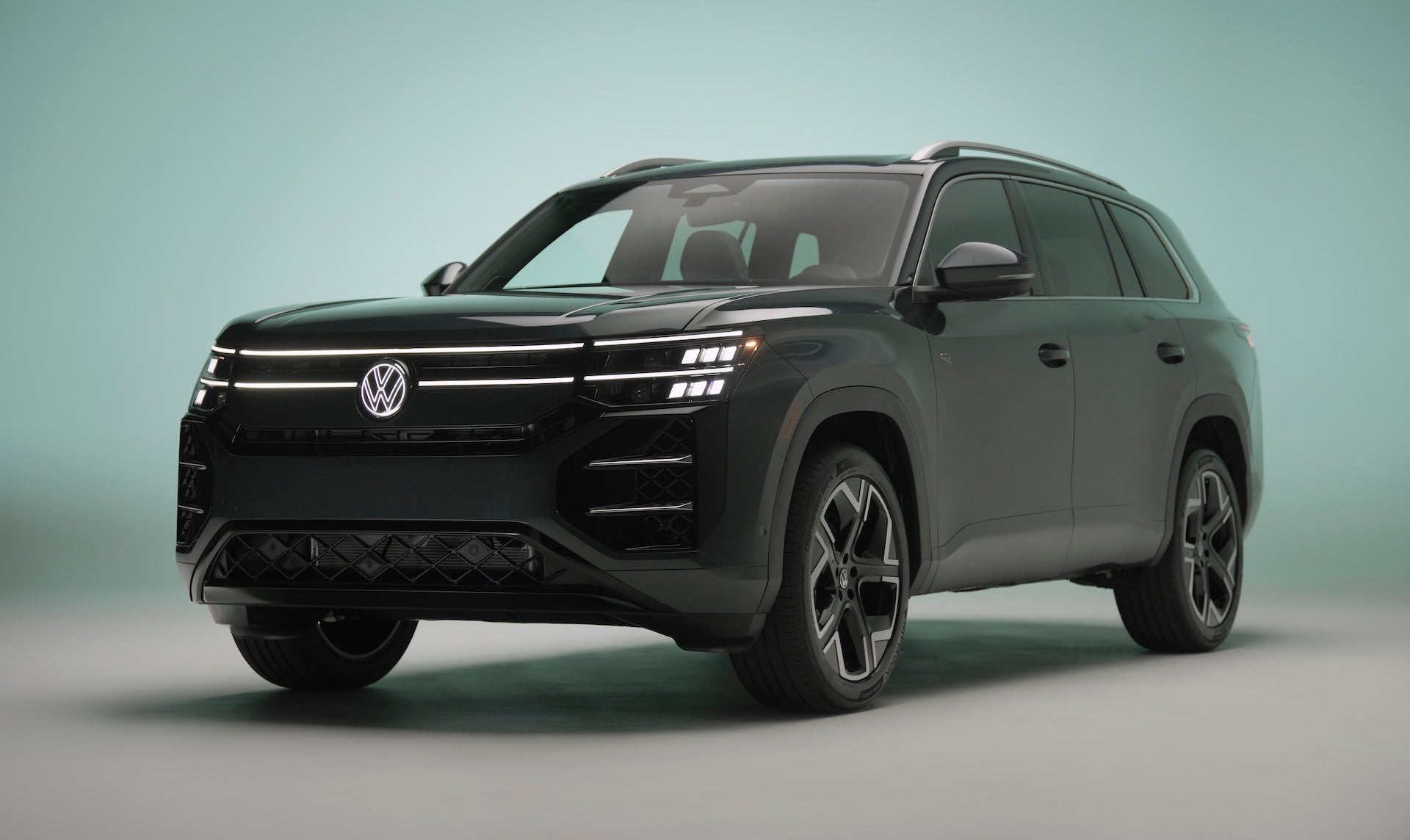 2027 Volkswagen Atlas Front View