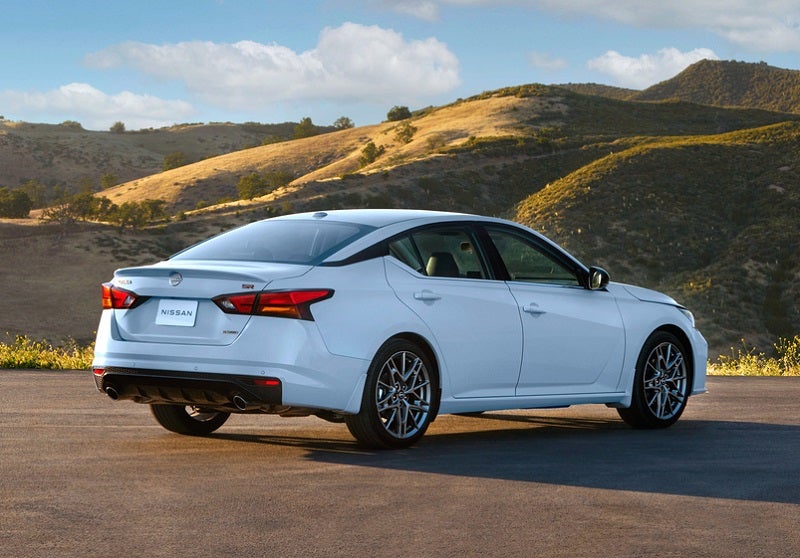 Drive the exciting 2023 Nissan Altima near McPherson KS