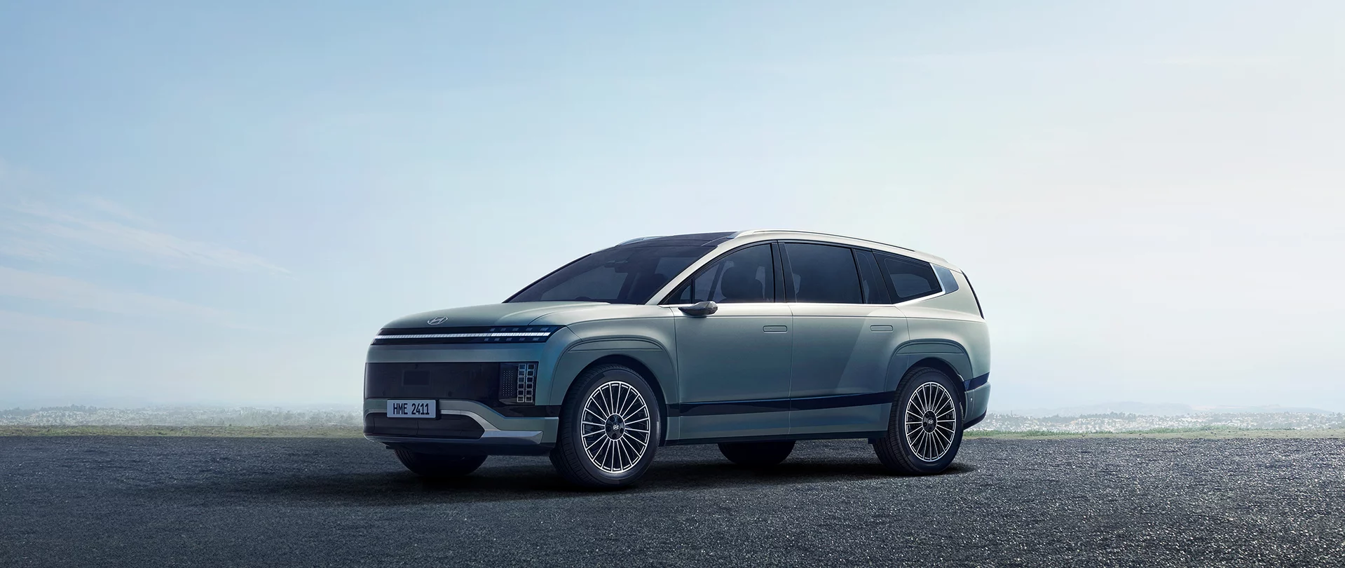 Three quarter view of the all new Hyundai IONIQ 9