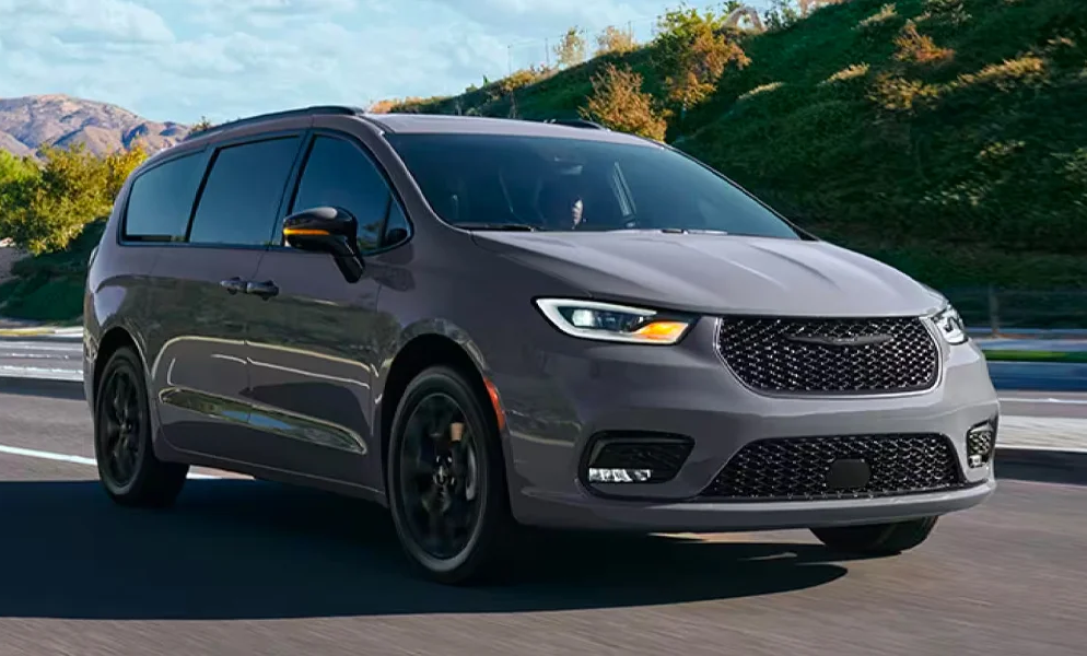 A 2024 Chrysler Pacifica that looks nice and detailed