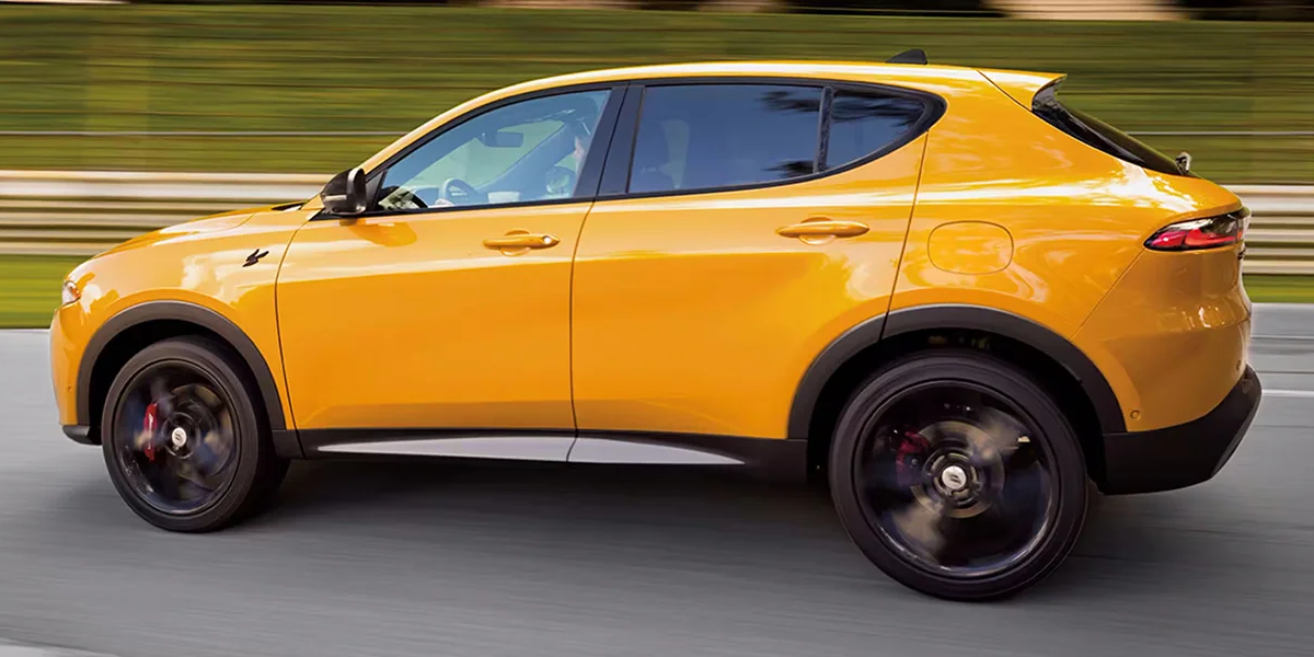 A bright yellow Dodge Hornet SUV