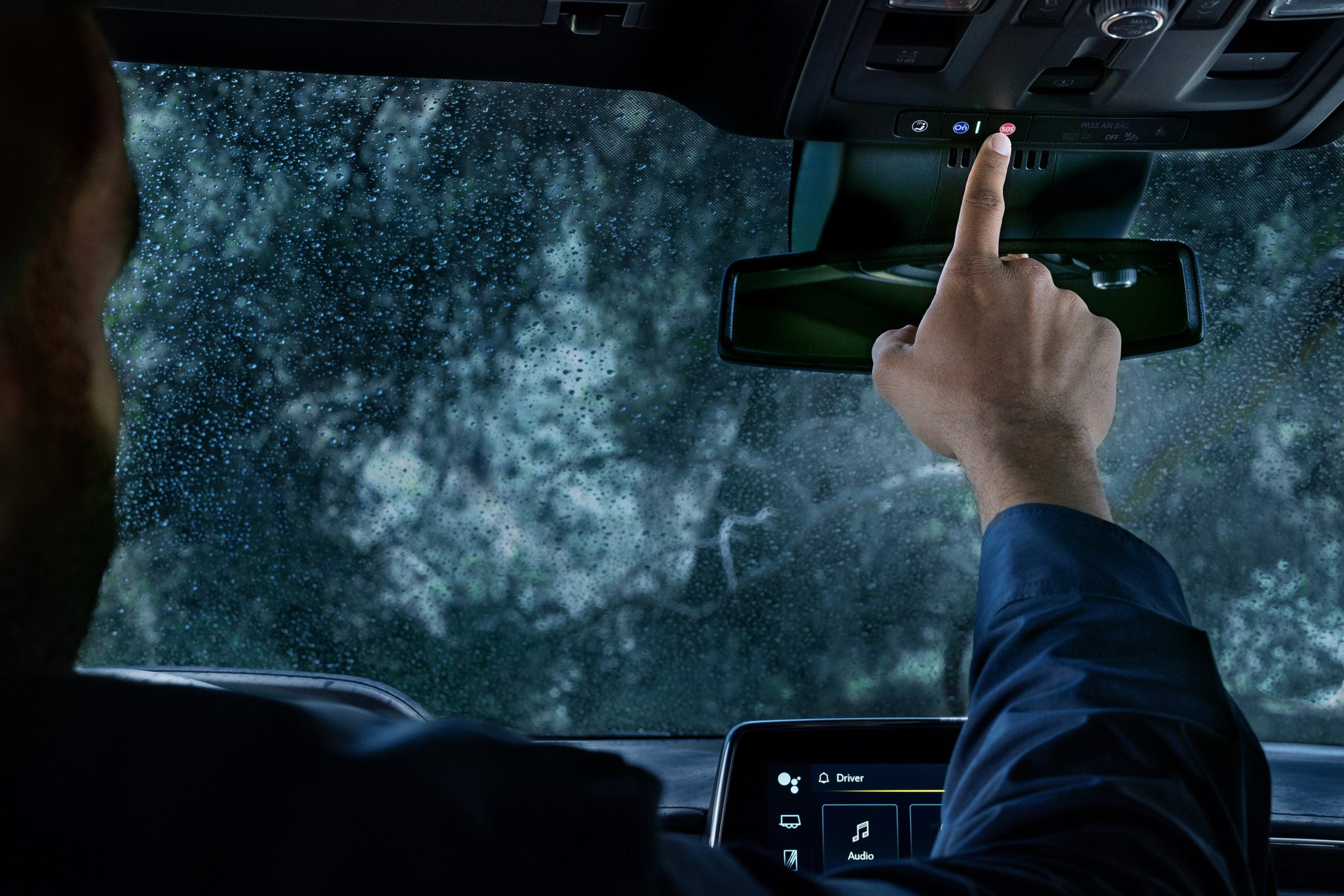 driver-pointing-OnStar-button-GM-vehicle