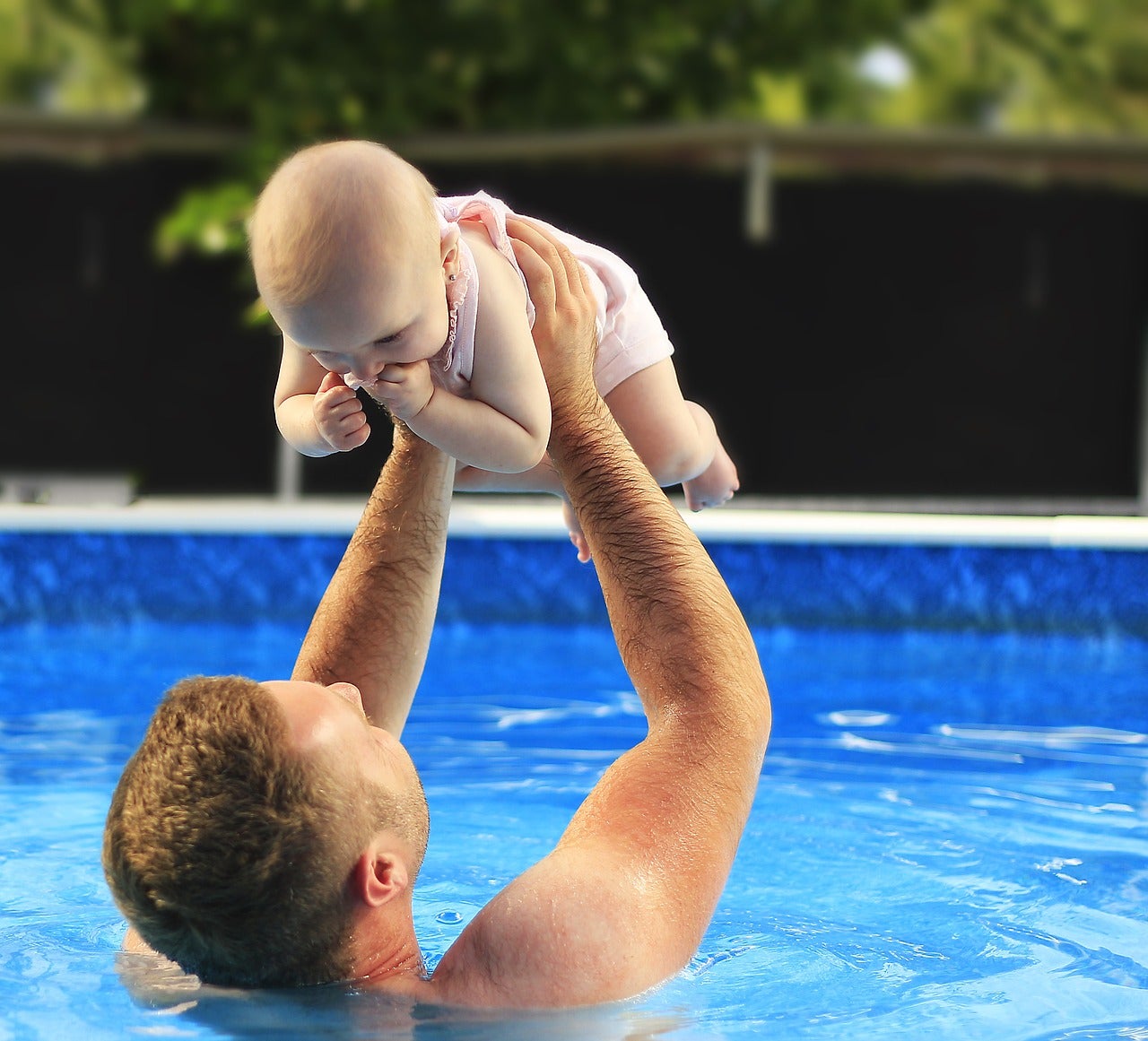 swimming-pool-917604_1280