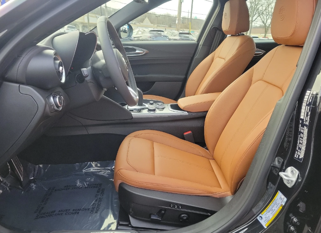 alfa romeo giula interior