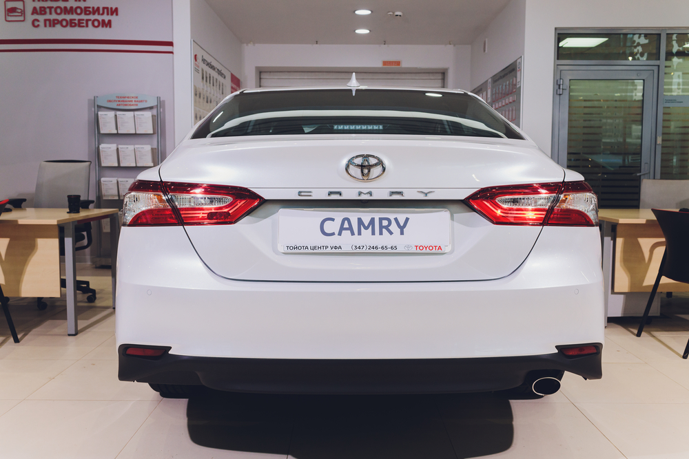 Taking_a_Closer_Look_at_the_2020_Toyota_Camry_Hybrid_637395586916200128