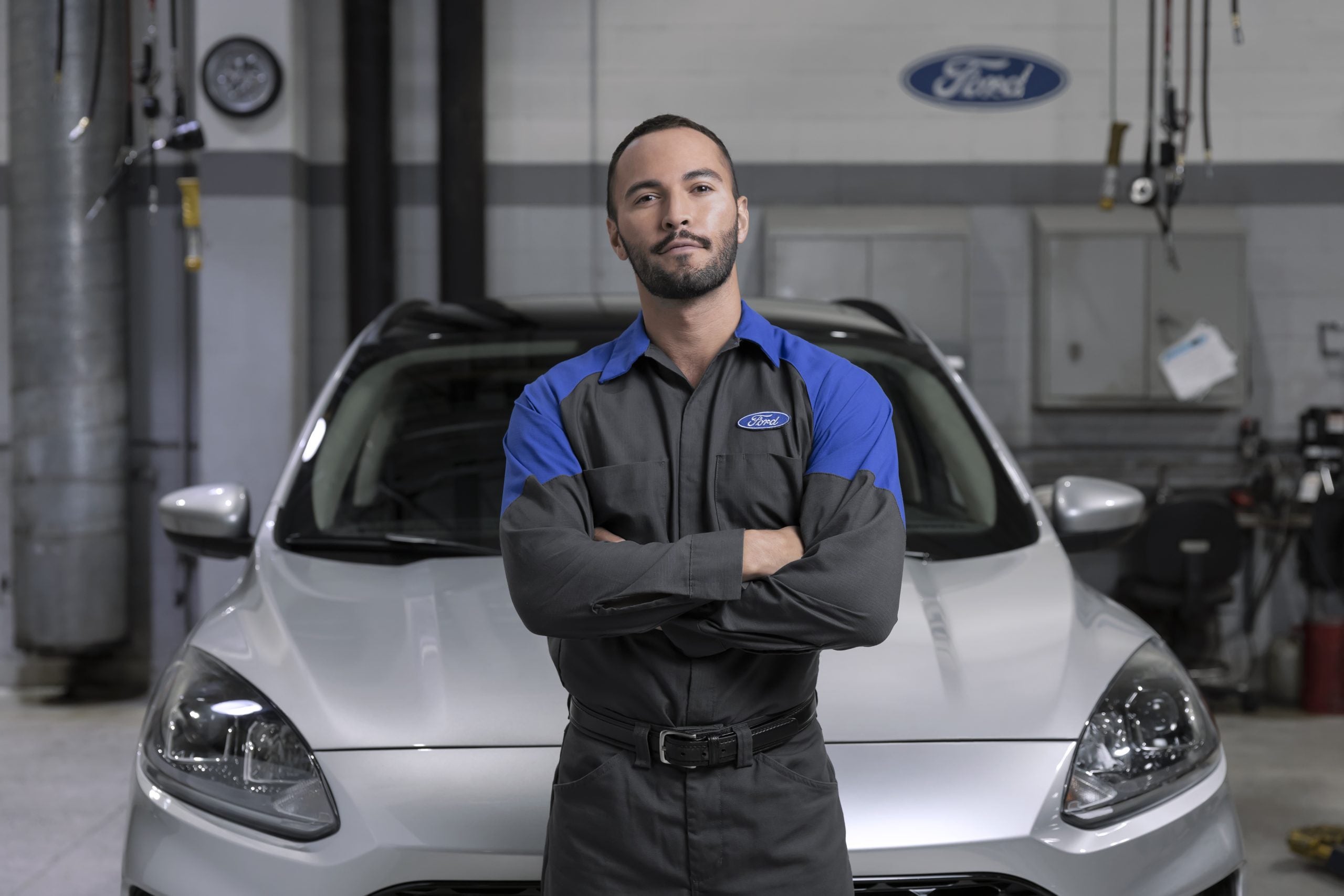 A service technician ready to complete a Ford Diagnostic Test in Conway, SC 